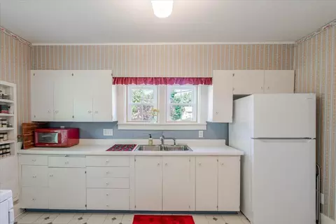 Kitchen - 2 Dawes Pl, Bloomington, IL 61701 photo 1 of 4