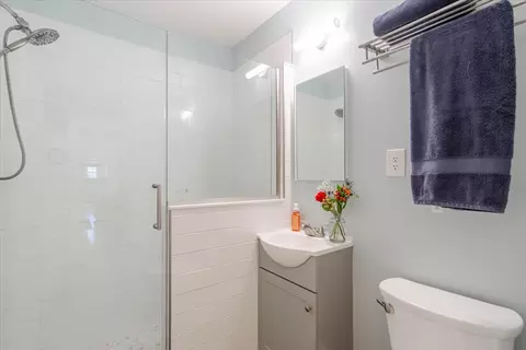 Bath - 2 Dawes Pl, Bloomington, IL 61701 photo 1 of 1