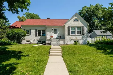 2 Dawes Pl, Bloomington, IL 61701