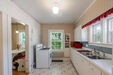 Kitchen - 2 Dawes Pl, Bloomington, IL 61701 photo 4 of 4