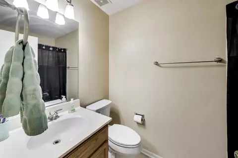 Bath - 21837 W Judith Ct, Plainfield, IL 60544 photo 2 of 3