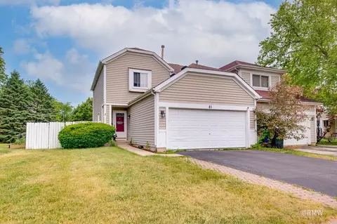 81 Kingsport Dr, South Elgin, IL 60177