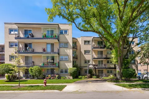5214 Galitz St #205, Skokie, IL 60077