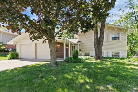 1150 Glen Ln, Hoffman Estates, IL 60169