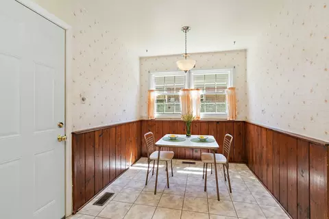 Dining - 1150 Glen Ln, Hoffman Estates, IL 60169 photo 1 of 1