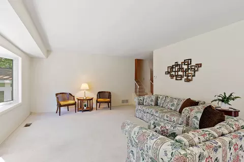 Living - 1150 Glen Ln, Hoffman Estates, IL 60169 photo 3 of 3