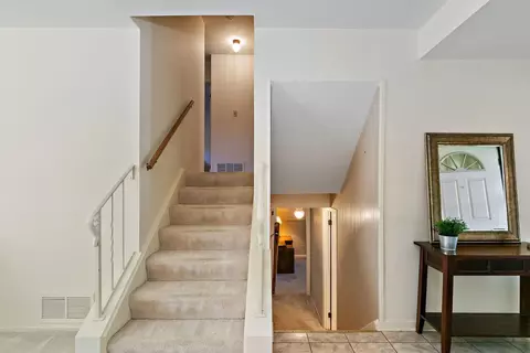 Entry Way - 1150 Glen Ln, Hoffman Estates, IL 60169 photo 2 of 2