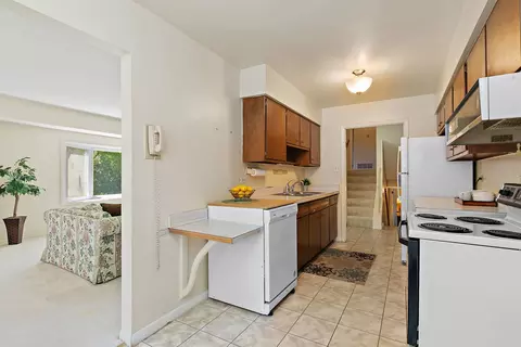 Kitchen - 1150 Glen Ln, Hoffman Estates, IL 60169 photo 1 of 3