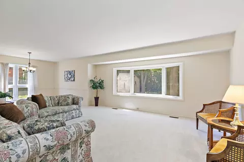 Living - 1150 Glen Ln, Hoffman Estates, IL 60169 photo 1 of 3
