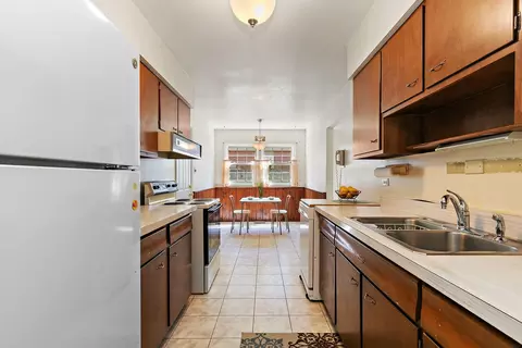 Kitchen - 1150 Glen Ln, Hoffman Estates, IL 60169 photo 3 of 3