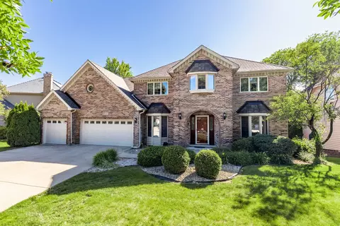 904 W Bailey Rd, Naperville, IL 60565