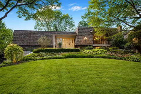 130 Surrey Ln, Burr Ridge, IL 60527