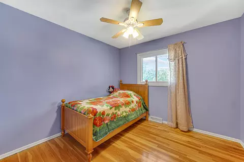 Bedroom - 580 N 6th Ave, Des Plaines, IL 60016 photo 2 of 4