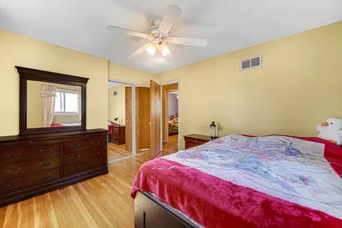 Bedroom - 580 N 6th Ave, Des Plaines, IL 60016 photo 3 of 4