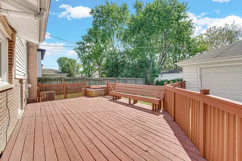Exterior - 580 N 6th Ave, Des Plaines, IL 60016 photo 3 of 5