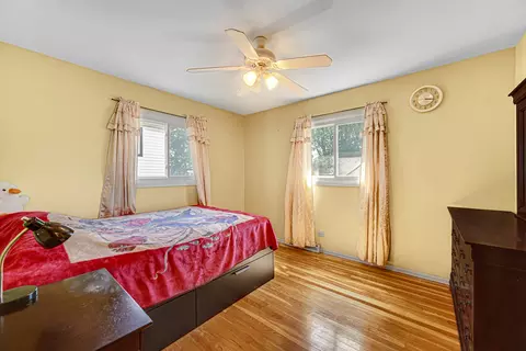Bedroom - 580 N 6th Ave, Des Plaines, IL 60016 photo 4 of 4