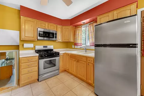 Kitchen - 580 N 6th Ave, Des Plaines, IL 60016 photo 1 of 4