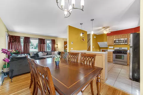Dining - 580 N 6th Ave, Des Plaines, IL 60016 photo 2 of 2