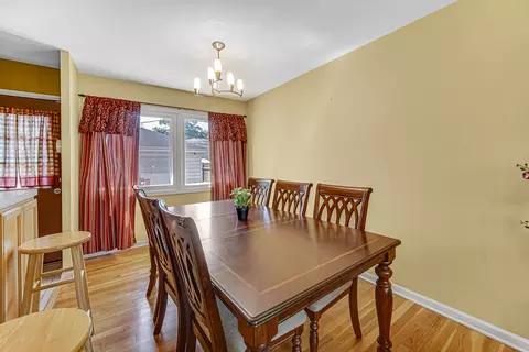 Dining - 580 N 6th Ave, Des Plaines, IL 60016 photo 1 of 2