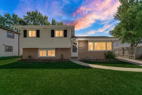 Exterior - 580 N 6th Ave, Des Plaines, IL 60016 photo 2 of 5