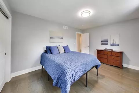 Bedroom - 1052 Rolling Pass, Glenview, IL 60025 photo 2 of 5