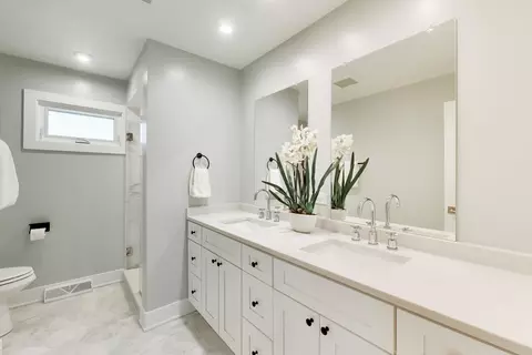 Bath - 1052 Rolling Pass, Glenview, IL 60025 photo 1 of 3