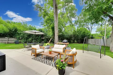 Exterior - 1052 Rolling Pass, Glenview, IL 60025 photo 4 of 7