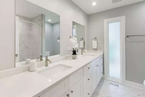 Bath - 1052 Rolling Pass, Glenview, IL 60025 photo 2 of 3