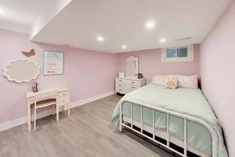 Bedroom - 1052 Rolling Pass, Glenview, IL 60025 photo 5 of 5