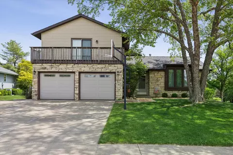 3160 Hartford Dr, Bettendorf, IA 52722