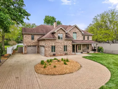 10 S060 Clarendon Hills Rd, Willowbrook, IL 60527