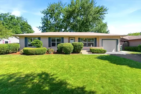 567 Northampton Cir, Elk Grove Village, IL 60007