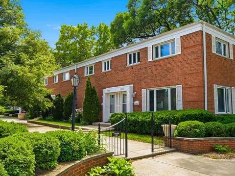 1155 Peterson Ave #B, Park Ridge, IL 60068