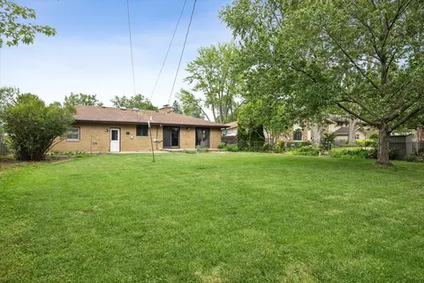 Exterior - 1535 Easy St, Elgin, IL 60123 photo 5 of 9