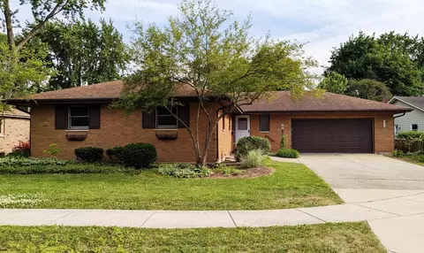 Exterior - 1535 Easy St, Elgin, IL 60123 photo 2 of 9