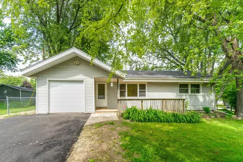 200 S Beck Rd, Lindenhurst, IL 60046