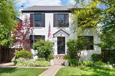 2433 Hastings Ave, Evanston, IL 60201