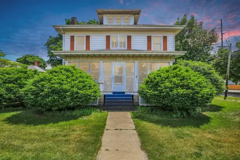 213 W Oak St, Fairbury, IL 61739