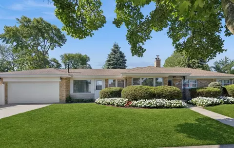 4219 Keeney St, Skokie, IL 60076