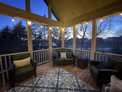 Exterior - 12 Covington Ct, Algonquin, IL 60102 photo 6 of 10