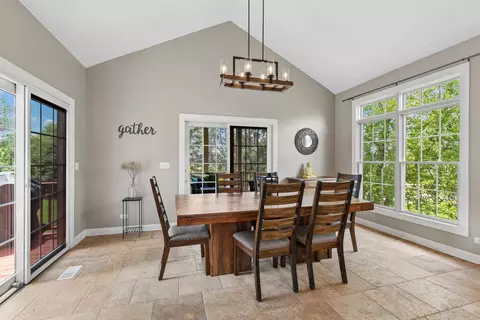 Dining - 12 Covington Ct, Algonquin, IL 60102 photo 2 of 2