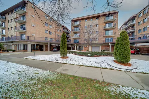 2333 N Neva Ave #204C, Chicago, IL 60707