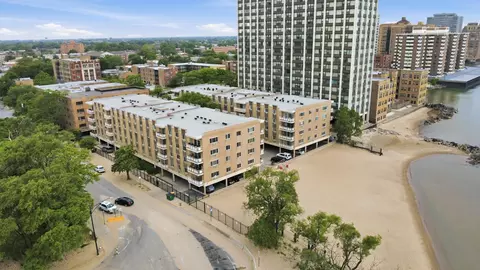 View/Area - 2772 E 75th St #2GS, Chicago, IL 60649 photo 2 of 3