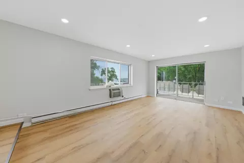 Living - 2772 E 75th St #2GS, Chicago, IL 60649 photo 2 of 6