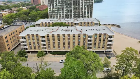 2772 E 75th St #2GS, Chicago, IL 60649