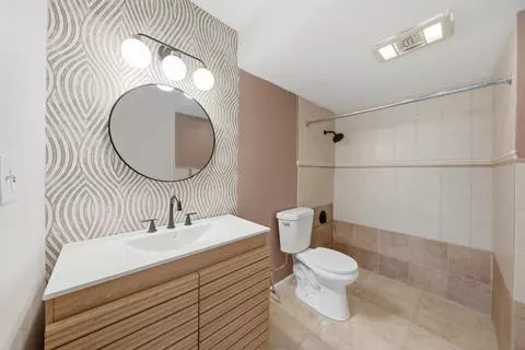 Bath - 2772 E 75th St #2GS, Chicago, IL 60649 photo 3 of 3
