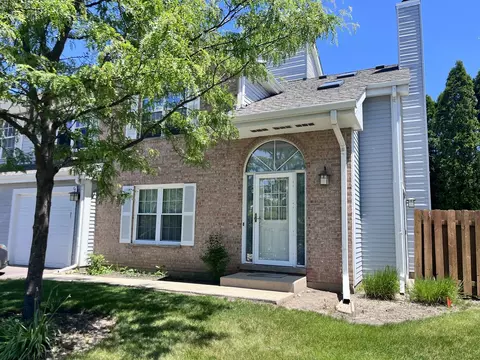 255 Cumberland Ct #C, Gurnee, IL 60031
