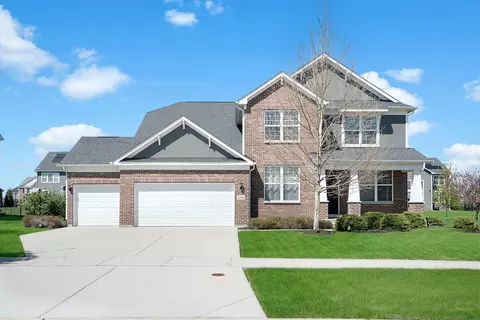 4319 Plantree Rd, Naperville, IL 60564