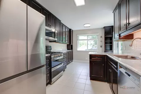 Kitchen - 585 Williamsburg Ct #D2, Wheeling, IL 60090 photo 1 of 6