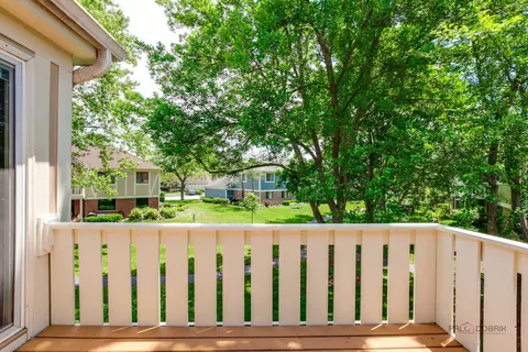 Exterior - 585 Williamsburg Ct #D2, Wheeling, IL 60090 photo 4 of 13